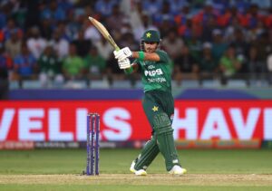 Pakistan send seven players home and bring in Hesson to coach Test side